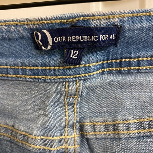 OUR REPUBLIC FOR ALL WIDE LEG FRONT POCKETS LIGHT WASH JEANS SIZE 12 LIKE NEW - Picture 5 of 16